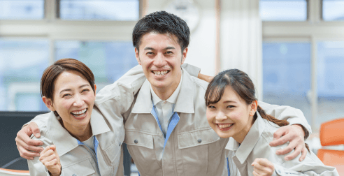 笑顔の修理スタッフ3人