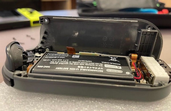 任天堂スイッチバッテリー、電池膨張の修理・交換2